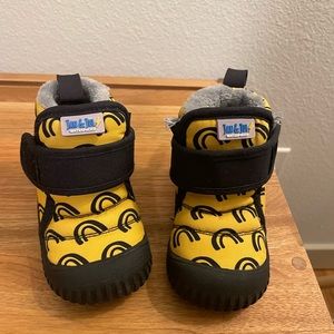 Barely worn yellow Jan & Jul waterproof toddler snow boots Size 4
